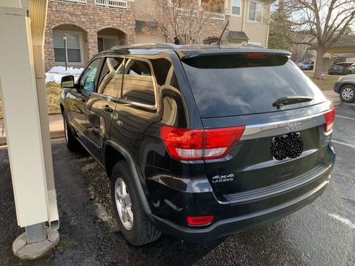 Photo 4 of 8 of 2012 Jeep Grand Cherokee Laredo
